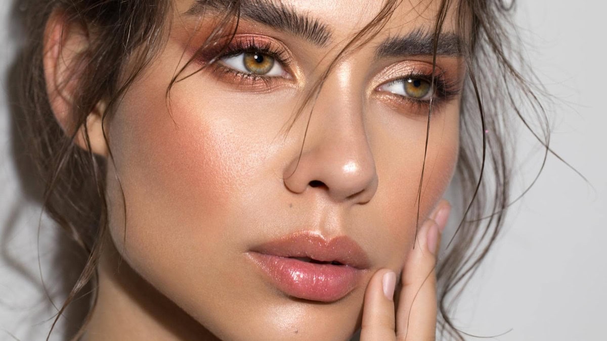 بهترین رنگ رژگونه برای پوستهای سبزه کدام است؟