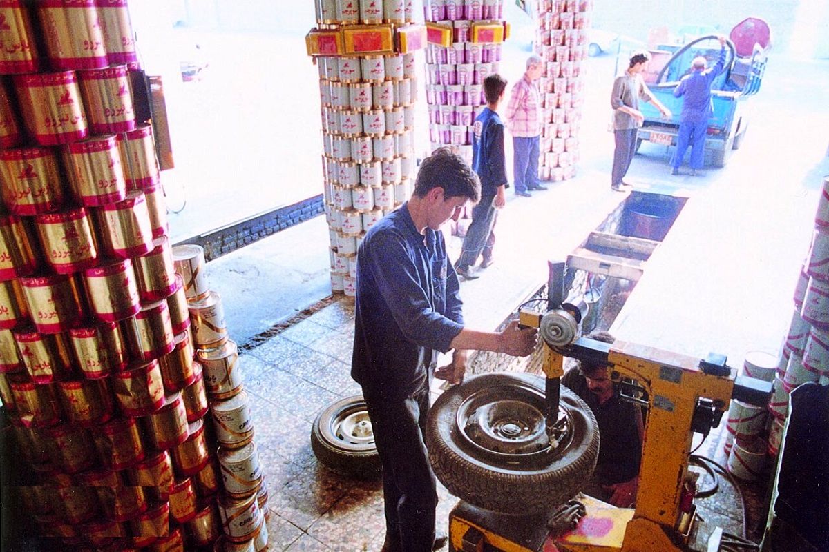 (عکس) سفر به ایران قدیم؛ ۳۰ سال پیش اجرت تعویض روغن و تنظیم باد و پنچری چقدر بود؟