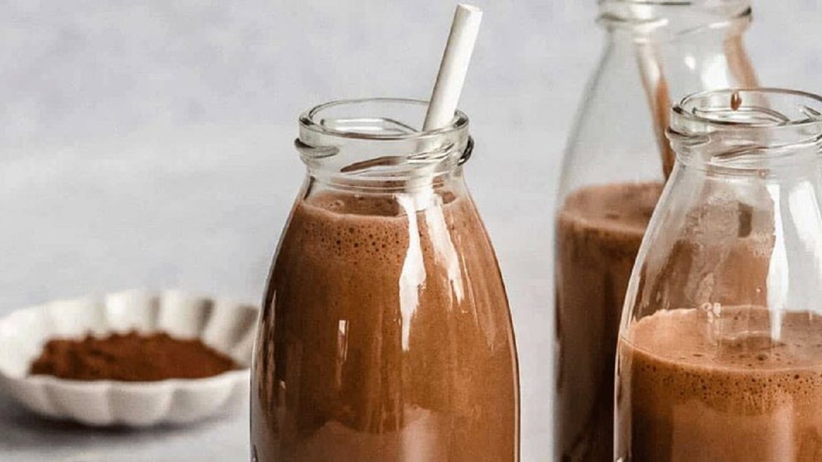 چرا نوشیدن یک لیوان شیرکاکائو داغ پیش از خواب معجزه میکند؟