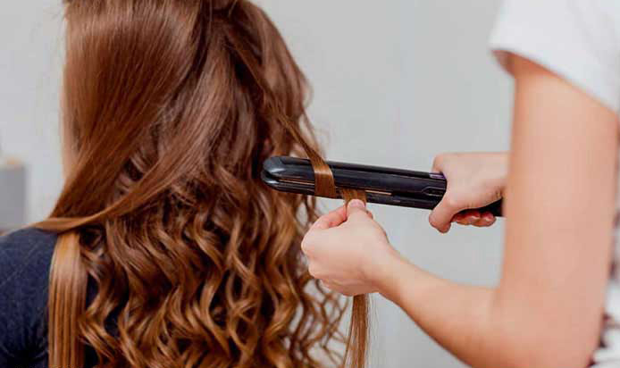 روش های کرلی کردن مو فر کردن با اتو
