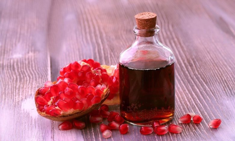 بهترین روغن ضد پیری بشناسید + طرز استفاده از روغن هسته انار