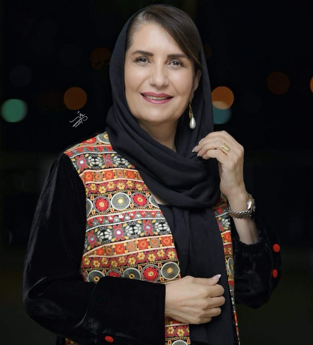 استایل زیبای فریبا کوثری در جشن رونمایی کتاب 1