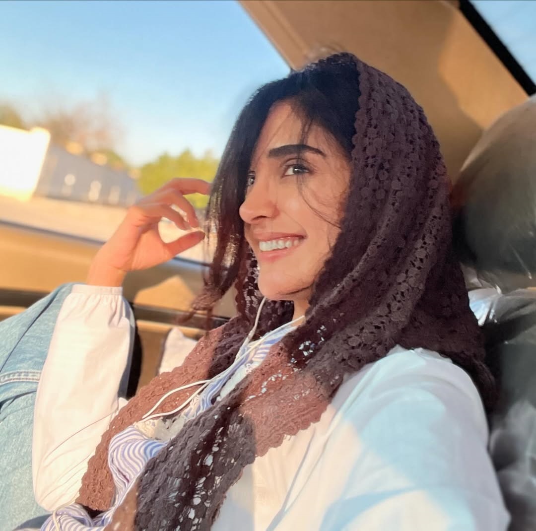 الهه حصاری داخل ماشین 1