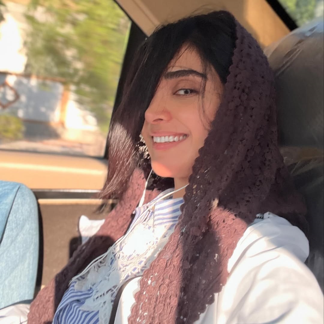 الهه حصاری داخل ماشین 4