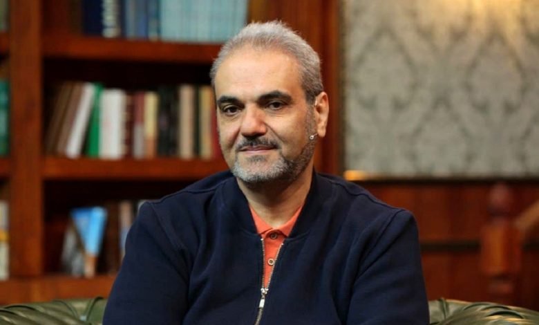 عکس؛ تصویری از جواد خیابانی حین تدریس در دانشگاه؛ دانشجویان: خیلی سخت گیر است