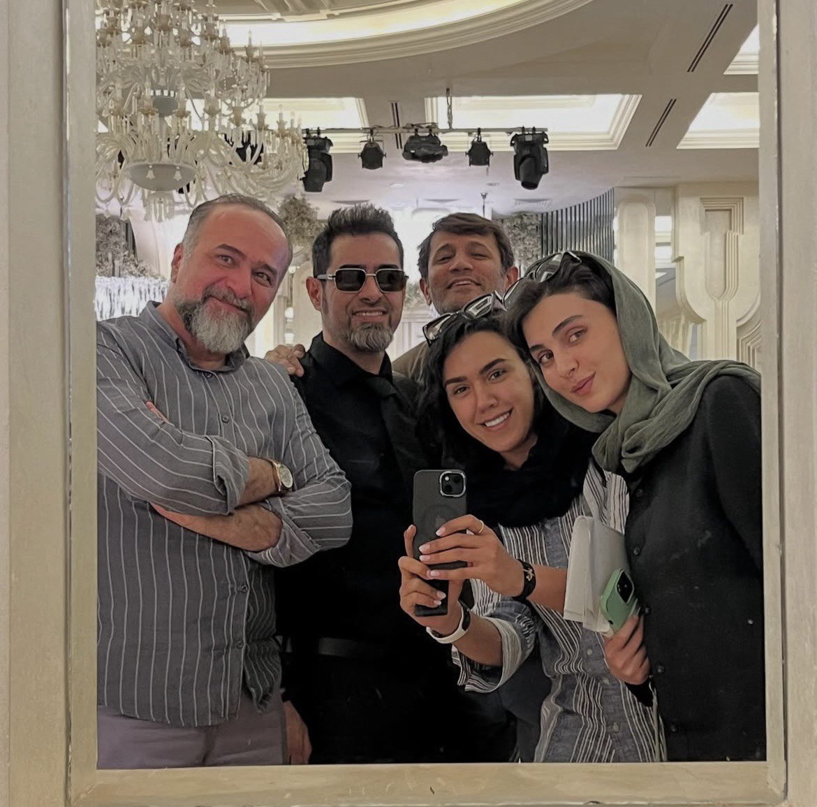 بازیگران سریال آبان در پشت صحنه 1