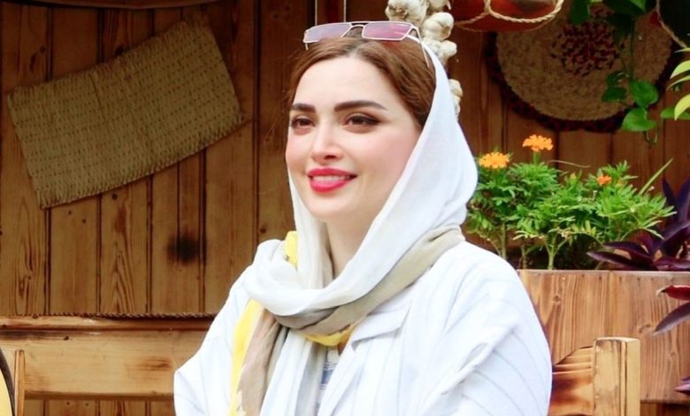 بهنوش طباطبایی در تولد 44 سالگی در کنار پدر و مادر خوشتیپش